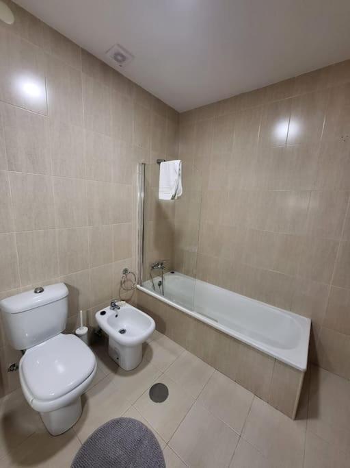 Roomy & Patio - 2 Bedroom Flat Porto Exterior foto